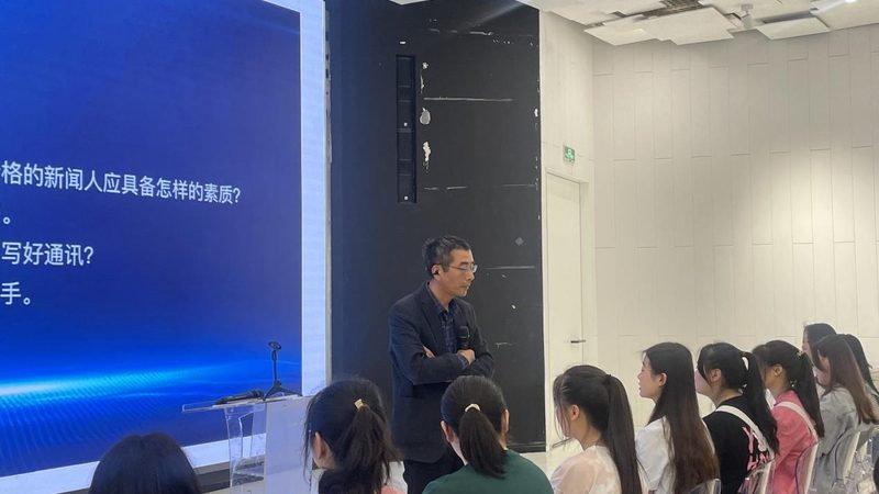 选择纪录片制作团队时，首先要关注其资质。一个合法合规的团队，通常具备以下证件：